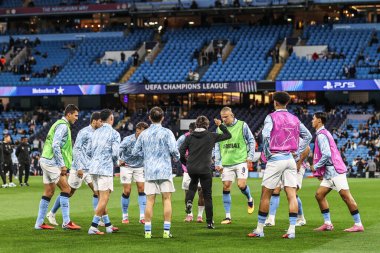 Manchester City oyuncuları maç öncesi ısınma oturumunda UEFA Şampiyonlar Ligi 25 / 26 Faz MD1 Manchester City Napoli Ligi 'ne karşı Manchester Stadyumu, Manchester, İngiltere, 18 Eylül 2025 
