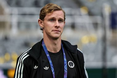 Newcastle Untie takımından Emil Krafth, UEFA Şampiyonlar Ligi 2025 / 26 Faz MD1 Newcastle United 'a karşı St. James' s Park, Newcastle, İngiltere, 18 Eylül 2025 'de stadyuma vardı. 