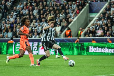 Newcastle Untied takımından Anthony Gordon, UEFA Şampiyonlar Ligi 2025 / 26 Faz MD1 Newcastle United 'a karşı St. James' s Park, Newcastle, İngiltere, 18 Eylül 2025 'de oynanan St.James' s Park, Newcastle maçında 1-2 berabere kaldı. 