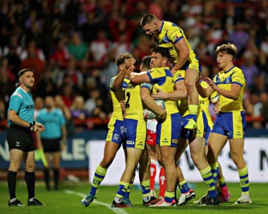 Warrington Wolves takımından Josh Thewlis, 18 Eylül 2025 tarihinde İngiltere 'nin Hull kenti üzerinde oynanan Sewell Group Craven Park' ta oynanan 27.