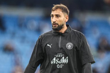 Manchester City 'den Gianluigi Donnarumma maç öncesi ısınma oturumunda UEFA Şampiyonlar Ligi 2025 / 26 Faz MD1 Manchester City' ye karşı Napoli Ligi Manchester Stadyumu 'nda, 18 Eylül 2025