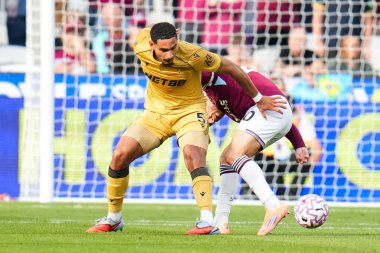 Crystal Palace 'dan Maxence Lacroix, 20 Eylül 2025' te Londra Stadyumu 'nda oynanan Premier League maçında West Ham United - Crystal Palace maçında topu Jarrod Bowen' dan kazandı. 