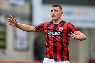 Morecambe 'den Maldini Kacurri, 20 Eylül 2025 tarihinde İngiltere' nin Morecambe kentindeki Mazuma Stadyumu 'nda oynanan Morecambe-Wealdstone maçında ana kulüp Arsenal' den kiralandı.