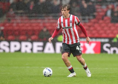 Sheffield United takımından Sydie Peck, Sheffield Lane, Sheffield, İngiltere 'de 20 Eylül 2025' te Sheffield United 'a karşı Charlton Athletic maçında topa vuruyor. 