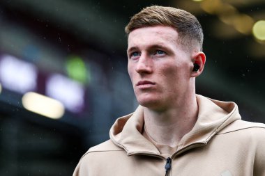 Nottingham Ormanı 'ndan Elliot Anderson, Premier League maçından önce stadyuma geldi Burnley, Nottingham Ormanı' na karşı Turf Moor, Burnley, İngiltere, 20 Eylül 2025