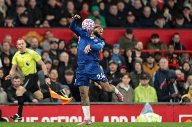 Chelsea 'li Reece James Premier League maçında topu kontrol ediyor Manchester United Chelsea' ye karşı Old Trafford, Manchester, İngiltere, 20 Eylül 2025