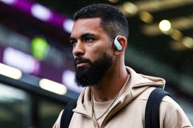 Nottingham Ormanı 'ndan Douglas Luiz, Premier League karşılaşması öncesinde stadyuma geldi Burnley Nottingham Ormanı' na karşı Turf Moor, Burnley, İngiltere, 20 Eylül 2025