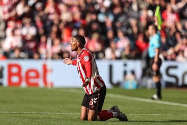 Sunderland 'dan Wilson Isidor, 20 Eylül 2025' te İngiltere 'nin Sunderland kentinde oynanan Premier Lig karşılaşmasında Sunderland-Aston Villa maçında faul yapılmadan tepki gösterdi. 