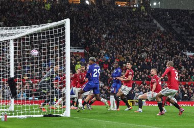 Chelsea 'den Wesley Fofana golü atıyor ama VAR ofsayt yapıyor, Premier Lig maçında Manchester United Chelsea' ye karşı Old Trafford, Manchester, İngiltere 'de gol yok, 20 Eylül 2025 