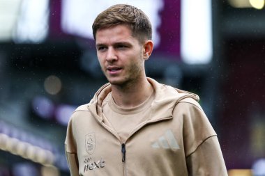 Nottingham Ormanı 'ndan James McAtee, Premier League maçından önce stadyuma geldi Burnley Nottingham Ormanı' na karşı Turf Moor, Burnley, İngiltere, 20 Eylül 2025