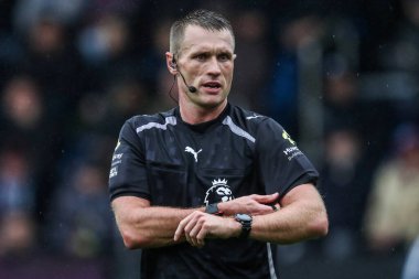 Thomas Bramall Maçı Hakemi Premier Lig maçı sırasında Burnley - Nottingham Forest - Turf Moor, Burnley, İngiltere, 20 Eylül 202