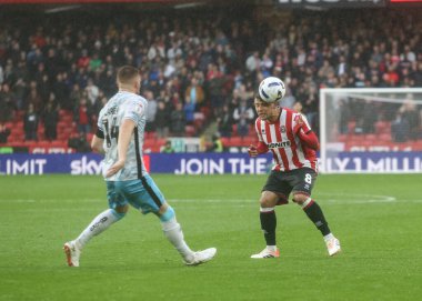 Sheffield United takımından Gustavo Hamer, 20 Eylül 2025 'te Bramall Lane, Sheffield, İngiltere' de oynanan Sheffield United - Charlton Athletic maçında topu aldı. 