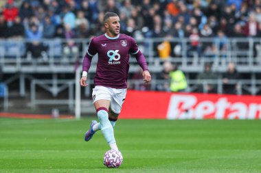 Burnley 'den Kyle Walker Premier Lig maçında topu ayaklarının dibine aldı Burnley - Nottingham Forest - Turf Moor, Burnley, Birleşik Krallık, 20 Eylül 2025 