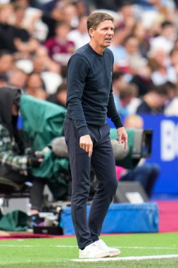 20 Eylül 2025 'te Londra Stadyumu' nda oynanan West Ham United - Crystal Palace Premier League maçı sırasında Crystal Palace 'ın menajeri Oliver Glasner 