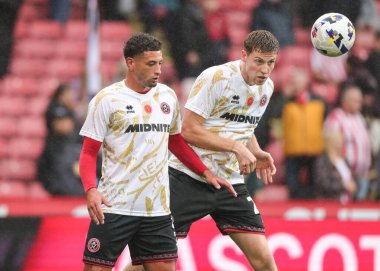 Sheffield United takımından Mark McGuinness, 20 Eylül 2025 'te Sheffield Lane, Sheffield, İngiltere' de oynanan Sky Bet Şampiyonası maçında Sheffield United 'a karşı Charlton Athletic maçında ısınma turunda... 