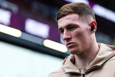 Nottingham Ormanı 'ndan Elliot Anderson, Premier League maçından önce stadyuma geldi Burnley, Nottingham Ormanı' na karşı Turf Moor, Burnley, İngiltere, 20 Eylül 2025