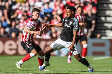 Sunderland 'dan Trai Hume ve Aston Villa' dan Ollie Watkins Premier Lig karşılaşmasında Sunderland - Aston Villa Stadyumu, Sunderland, İngiltere, 20 Eylül 2025 