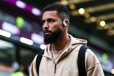 Nottingham Ormanı 'ndan Douglas Luiz, Premier League karşılaşması öncesinde stadyuma geldi Burnley Nottingham Ormanı' na karşı Turf Moor, Burnley, İngiltere, 20 Eylül 2025