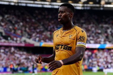 Crystal Palace 'dan Marc Guehi, 20 Eylül 2025' te Londra 'daki Londra Stadyumu' nda oynanan Premier League maçında Tyrick Mitchell 'in kale golü sonrasında West Ham United' a karşı Crystal Palace 
