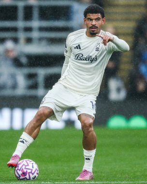 Nottingham Ormanı 'ndan Morgan Gibbs-White Premier Lig maçında topu kontrol ediyor Burnley Nottingham Ormanı' na karşı Turf Moor, Burnley, İngiltere, 20 Eylül 2025 