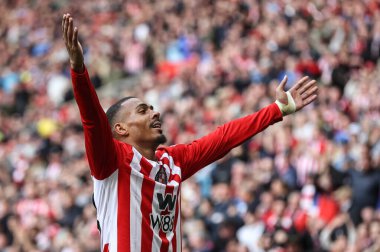 Sunderland 'dan Wilson Isidor, 20 Eylül 2025' te İngiltere 'nin Sunderland kentinde oynanan Premier League maçı Sunderland-Aston Villa maçında 1-1' lik galibiyet golünü kutluyor. 