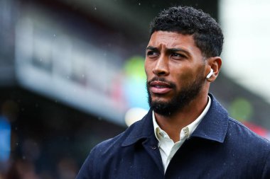 Burnley 'den Josh Laurent, 20 Eylül 2025' te Burnley - Nottingham Forest maçı öncesinde stadyuma geldi.