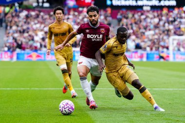 Crystal Palace 'dan Tyrick Mitchell ve West Ham United' dan Lucas Paqueta Premier League maçı sırasında Londra Stadyumu, Londra 'da 20 Eylül 2025' te karşı karşıya geldiler. 