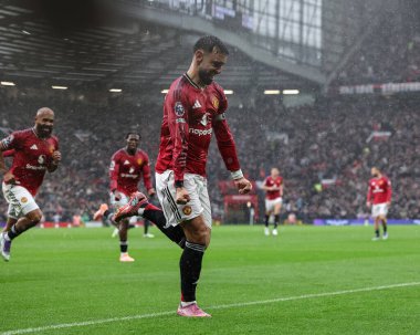 Manchester United takımından Bruno Fernandes 20 Eylül 2025 'te Old Trafford, Manchester, İngiltere' de oynanan Premier League karşılaşmasında 1-0 'lık galibiyet golünü kutluyor. 