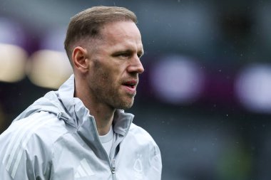 Nottingham Ormanı 'ndan Matz Sels Premier League maçı öncesinde Burnley, Nottingham Ormanı' na karşı Turf Moor, Burnley, İngiltere 'de 20 Eylül 2025' te ısınıyor.