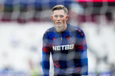Crystal Palace 'dan Dean Henderson Premier Lig karşılaşması öncesinde Londra, Londra' daki West Ham United - Crystal Palace maçını izliyor. 