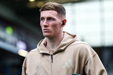 Nottingham Ormanı 'ndan Elliot Anderson, Premier League maçından önce stadyuma geldi Burnley, Nottingham Ormanı' na karşı Turf Moor, Burnley, İngiltere, 20 Eylül 2025