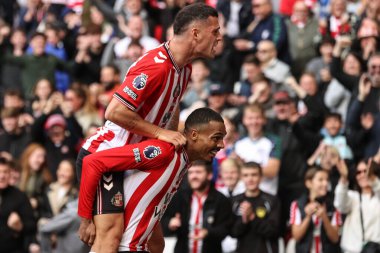 Sunderland 'dan Wilson Isidor, 20 Eylül 2025' te İngiltere 'nin Sunderland kentinde oynanan Premier League maçı Sunderland-Aston Villa maçında 1-1' lik galibiyet golünü kutluyor.