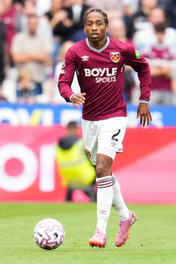 Premier Lig maçı sırasında West Ham United 'tan Kyle Walker-Peters Londra Stadyumu' nda Crystal Palace 'a karşı 20 Eylül 2025 
