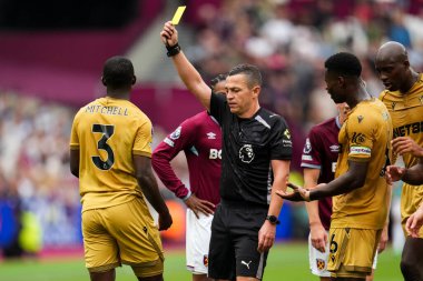 Crystal Palace 'dan Tyrick Mitchell, 20 Eylül 2025' te Londra Stadyumu 'nda oynanan Premier League maçı sırasında sarı kart ile ödüllendirildi. 