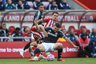 Sunderland 'dan GranitXhaka ve Aston Villa' dan JohnMcGinn Premier Lig karşılaşmasında Sunderland - Aston Villa Stadyumu, Sunderland, İngiltere, 20 Eylül 2025 'de karşı karşıya geldiler.