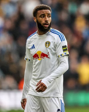 Leeds United takımından Jayden Bogle Premier Lig maçında Wolverhampton Wanderers, Leeds United 'a karşı Molineux, Wolverhampton, İngiltere' de 20 Eylül 2025 