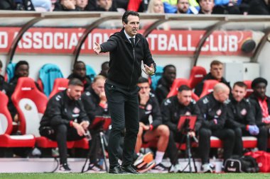Aston Villa 'nın Unai Emery teknik direktörü Premier Lig maçında takımına talimat verir. Sunderland, Aston Villa' ya karşı Stadium Of Light, Sunderland, İngiltere, 20 Eylül 2025