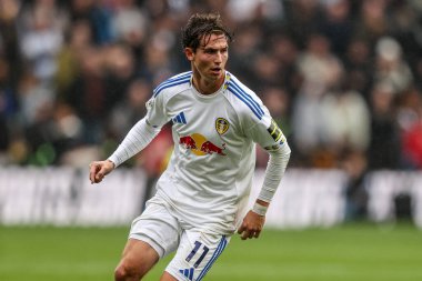 Leeds United takımından Brenden Aaronson Premier Lig maçında Wolverhampton Wanderers, Leeds United 'a karşı Molineux, Wolverhampton, İngiltere, 20 Eylül 2025