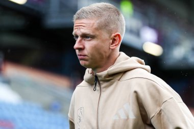 Nottingham Ormanı 'ndan Oleksandr Zinchenko, 20 Eylül 2025' te İngiltere 'nin Burnley-Nottingham Ormanı maçı öncesinde stadyuma geldi.