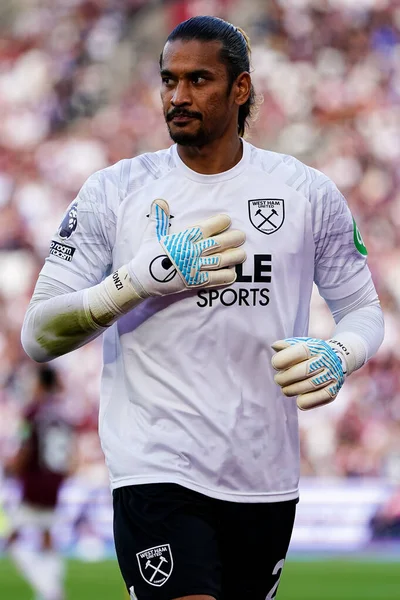 Premier League maçı sırasında West Ham United 'tan Alphonse Areola Londra Stadyumu' nda Crystal Palace 'a karşı, 20 Eylül 2025 