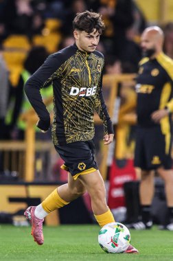 Wolverhampton Wanderers takımından Rodrigo Gomes, 23 Eylül 2025 'te oynanan Carabao Kupası 3. tur karşılaşmasında Wolverhampton Everton' a karşı Molineux, Wolverhampton, Birleşik Krallık 'ta oynanan karşılaşma öncesi ısınma maçında