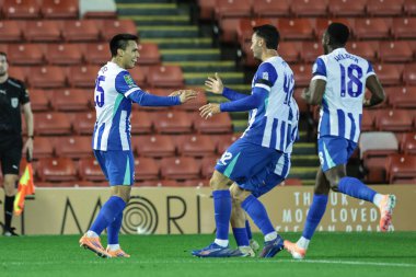 Brighton & Hove Albion takımından Diego Gomez, 23 Eylül 2025 'te Oakwell, Barnsley, İngiltere' de oynanan Carabao Kupası 3. tur karşılaşmasında golünü ve hat-trick 'ini kutluyor.