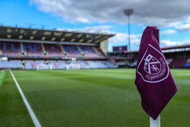 Burnley köşe bayrağı Carabao Kupası 3. raundunun önünde Burnley, Cardiff City 'e karşı Turf Moor, Burnley, İngiltere, 23 Eylül 2025