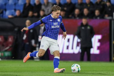 Cardiff City 'den Cian Ashford Carabao Kupası 3. raundunda topu ayaklarının dibine aldı Burnley, Cardiff City' e karşı Turf Moor, Burnley, İngiltere, 23 Eylül 2025