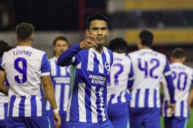 Brighton & Hove Albion takımından Diego Gomez, 23 Eylül 2025 tarihinde Oakwell, Barnsley, Birleşik Krallık 'ta oynanan Carabao Kupası 3. Raundda Barnsley ve Hove Albion maçında 0-1 kazanma hedefini kutluyor.