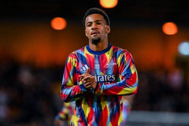 Arsenal 'den Ethan Nwaneri, 24 Eylül 2025' te Vale Park, Burslem, Birleşik Krallık 'ta oynanan 3. Carabao Kupası karşılaşmasını destekleyenleri tanıdı ve ısındı.