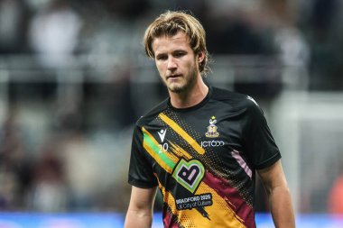 Bradford City 'den Tommy Leigh, Carabao Kupası 3. Raundda oynanan karşılaşma öncesi ısınma maçında Newcastle United ile Bradford City, St. James' s Park, Newcastle, İngiltere, 24 Eylül 2025 