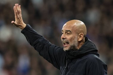 Manchester City teknik direktörü Pep Guardiola, 24 Eylül 2025 'te İngiltere' nin Huddersfield Stadyumu 'nda oynanan 3. Carabao Kupası karşılaşmasında teknik alanda tepki gösterdi.