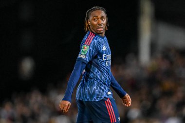 Arsenal 'den Eberechi Eze, 24 Eylül 2025' te İngiltere, Burslem 'deki Vale Park' ta oynanan Carabao Kupası 3. Raundda arkasını dönüp Arsenal 'e bakıyor.