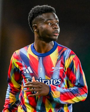 Arsenal takımından Bukayo Saka, Carabao Kupası 3. Raundda Vale Park, Burslem, Birleşik Krallık 'ta oynanan Port Vale-Arsenal maçında antrenman çantasında.